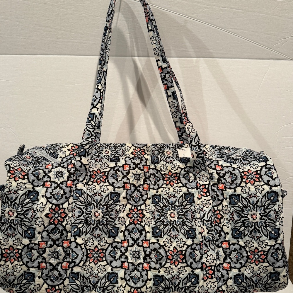 New Duffle Bag Vera Bradley Large Traveler Duffel in Lisbon Medallion Pattern